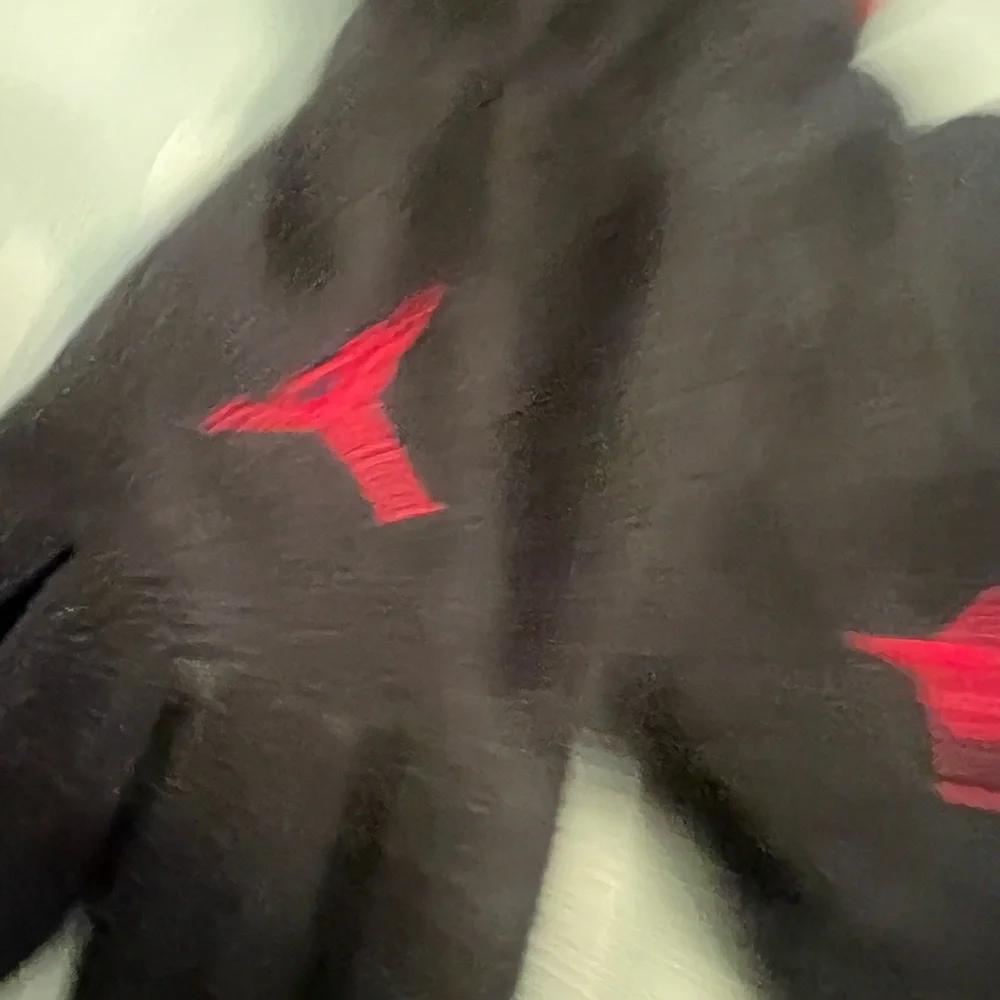 Nike Jordan youth fleece Black and Red winter Gloves with Logo size youth EUC